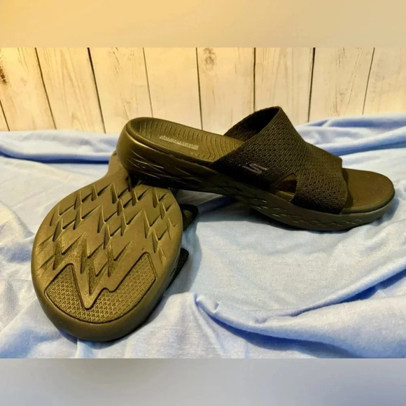 Sketchers women’s black slip on goga mat shoes size 10 - Picture 5 of 6